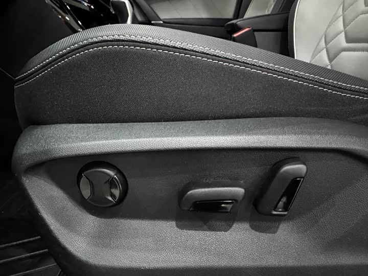 Фото 15 - Volkswagen Tayron