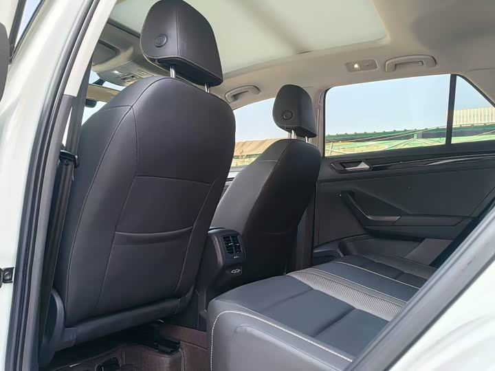 Фото 6 - Volkswagen T-Roc