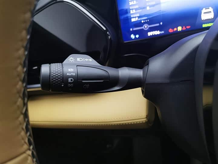 Фото 21 - Geely Monjaro L Hybrid