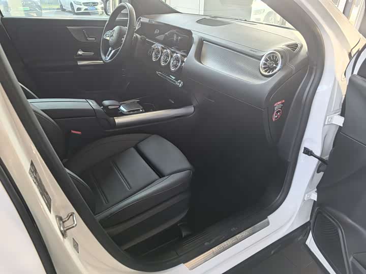 Фото 6 - Mercedes-Benz GLA-Class