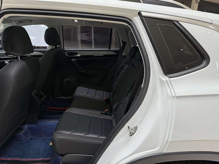 Фото 18 - Volkswagen Tayron