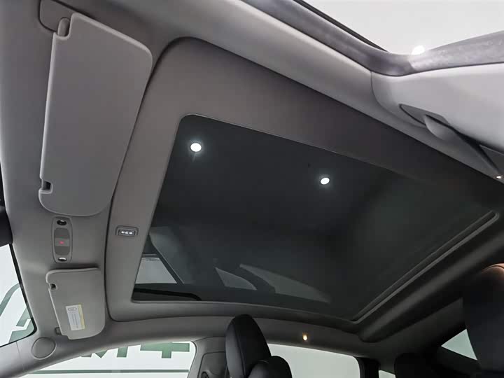 Фото 14 - Tesla Model Y