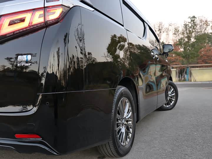 Фото 10 - Toyota Vellfire