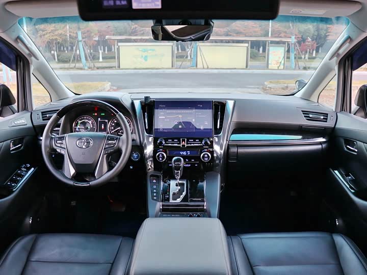 Фото 13 - Toyota Vellfire