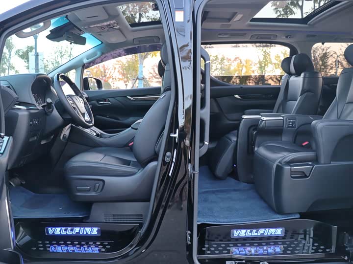 Фото 15 - Toyota Vellfire