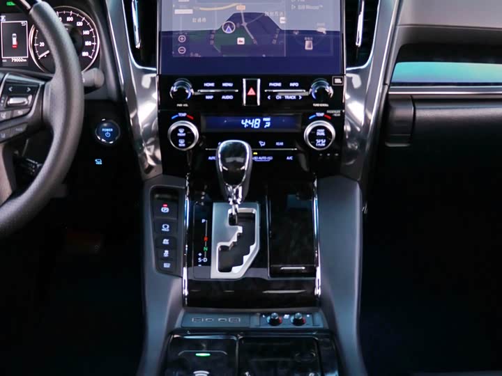 Фото 16 - Toyota Vellfire