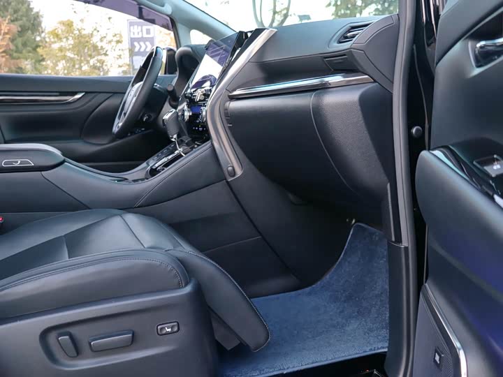 Фото 17 - Toyota Vellfire