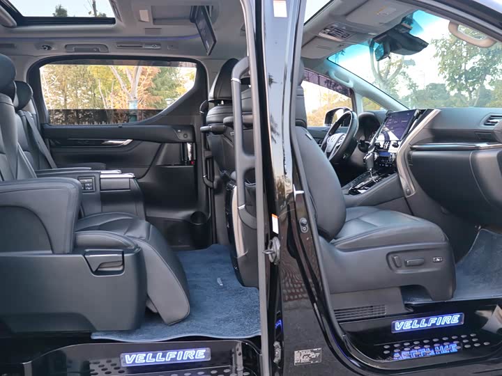 Фото 18 - Toyota Vellfire