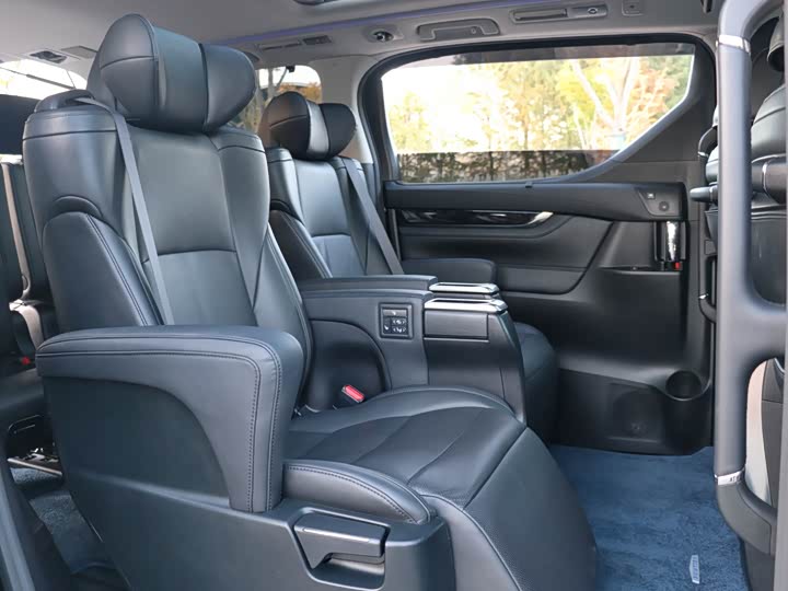 Фото 20 - Toyota Vellfire