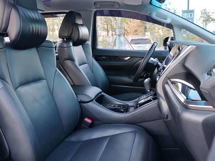 Фото 25 - Toyota Vellfire