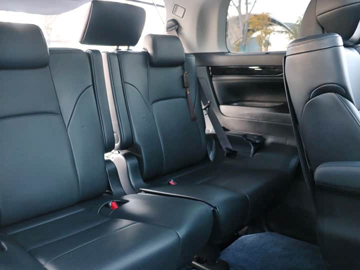 Фото 27 - Toyota Vellfire