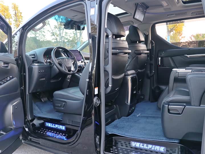 Фото 28 - Toyota Vellfire