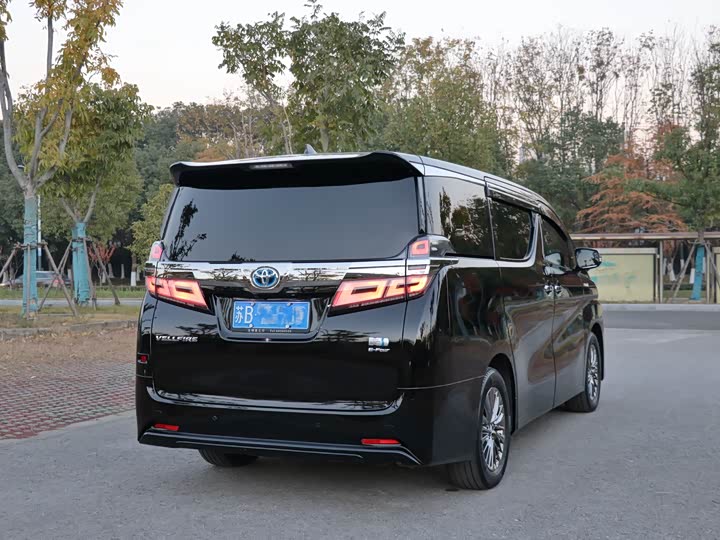 Фото 3 - Toyota Vellfire