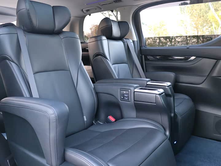 Фото 30 - Toyota Vellfire