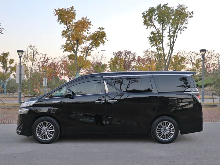 Фото 4 - Toyota Vellfire