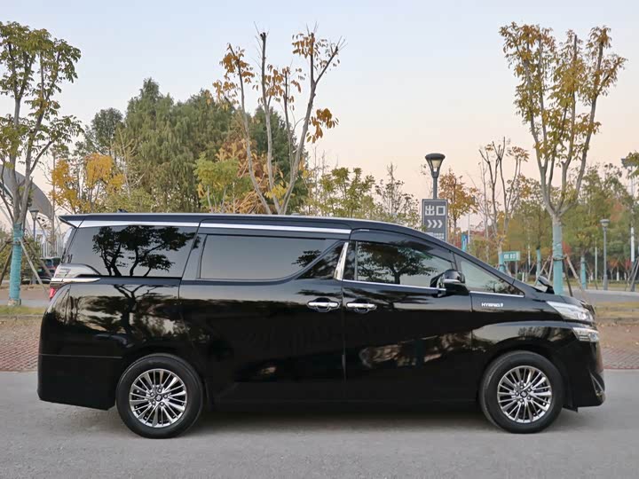 Фото 7 - Toyota Vellfire