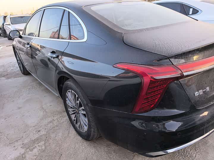 Фото 7 - Hongqi H5