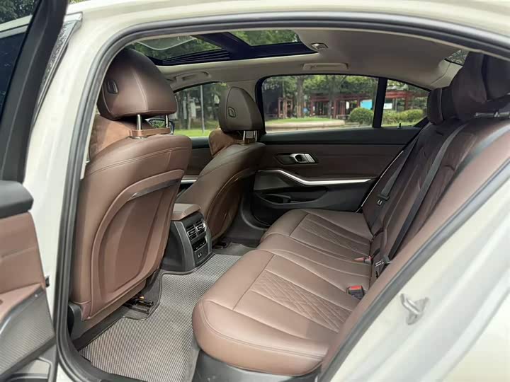 Фото 16 - BMW i3