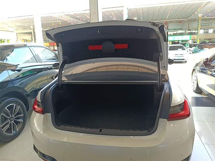 Фото 18 - BMW i3