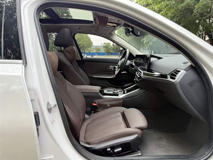 Фото 24 - BMW i3