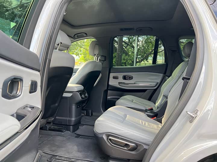 Фото 10 - Nio ES8