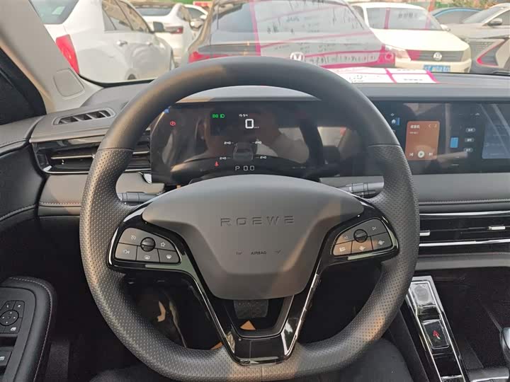 Фото 11 - Roewe i5