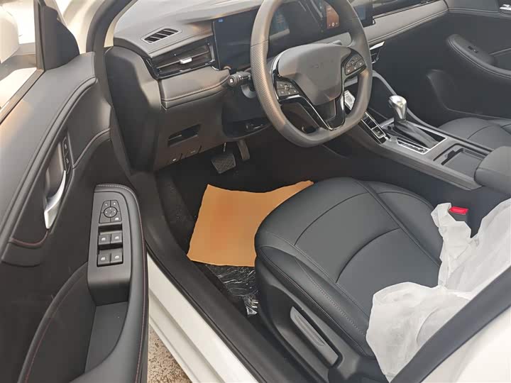 Фото 16 - Roewe i5