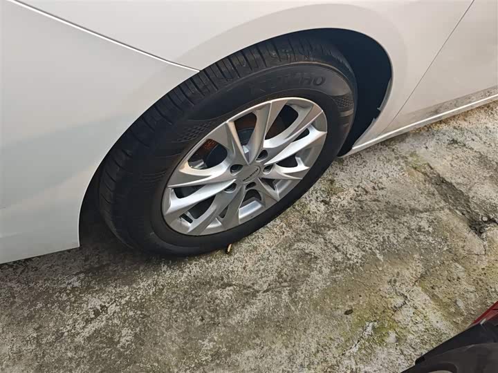 Фото 23 - Roewe i5