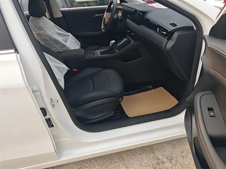 Фото 25 - Roewe i5