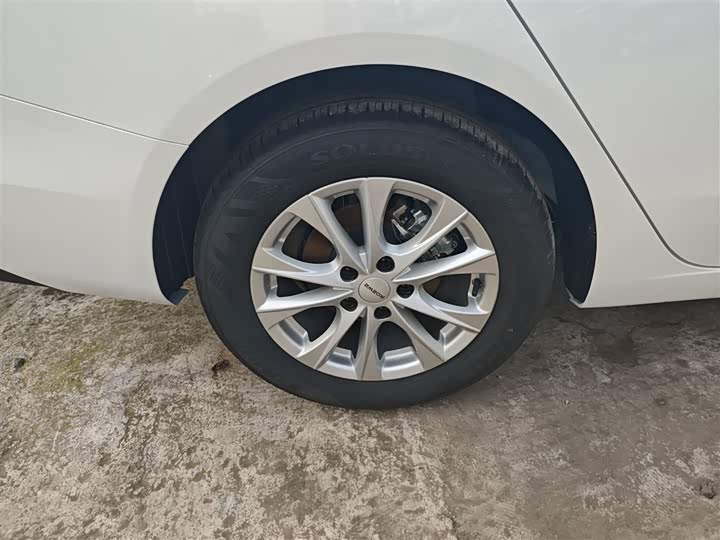 Фото 26 - Roewe i5