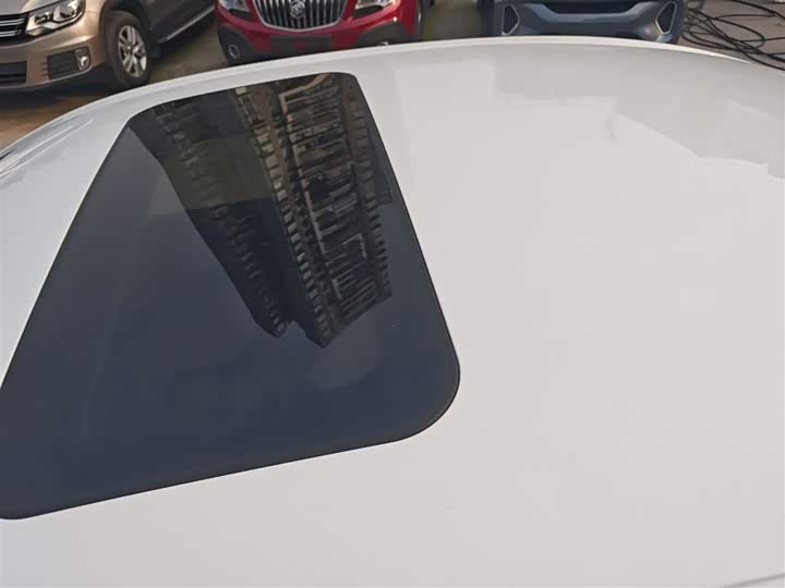 Фото 27 - Roewe i5