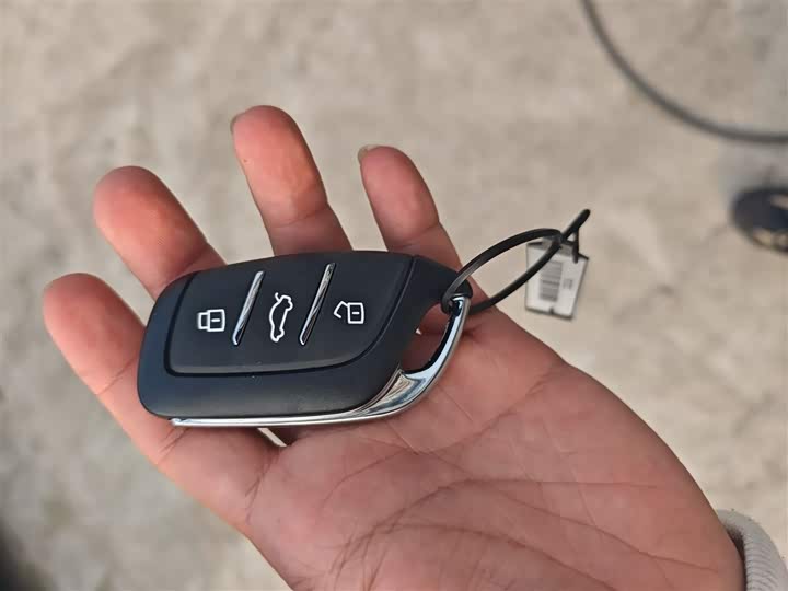 Фото 9 - Roewe i5