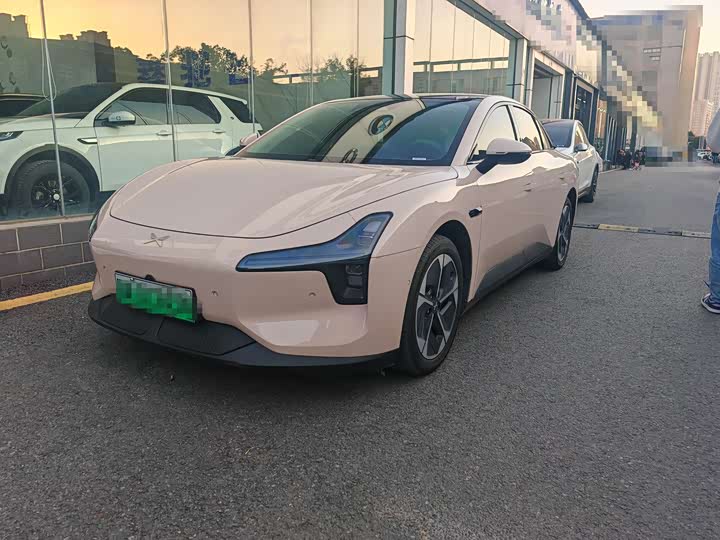 Фото 1 - XPeng Mona M03