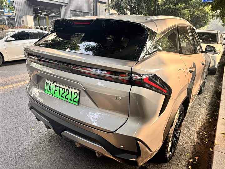 Фото 9 - Geely Galaxy L7