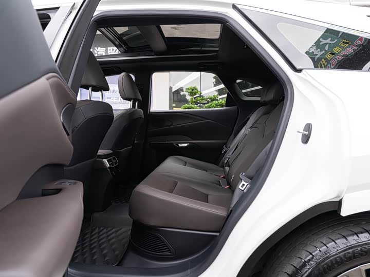 Фото 10 - Lexus RX