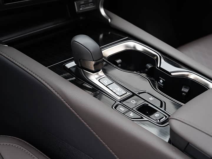 Фото 16 - Lexus RX