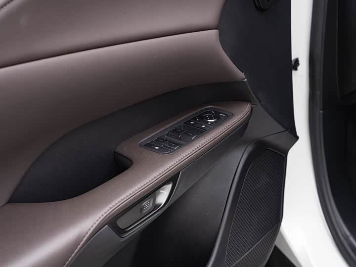 Фото 19 - Lexus RX