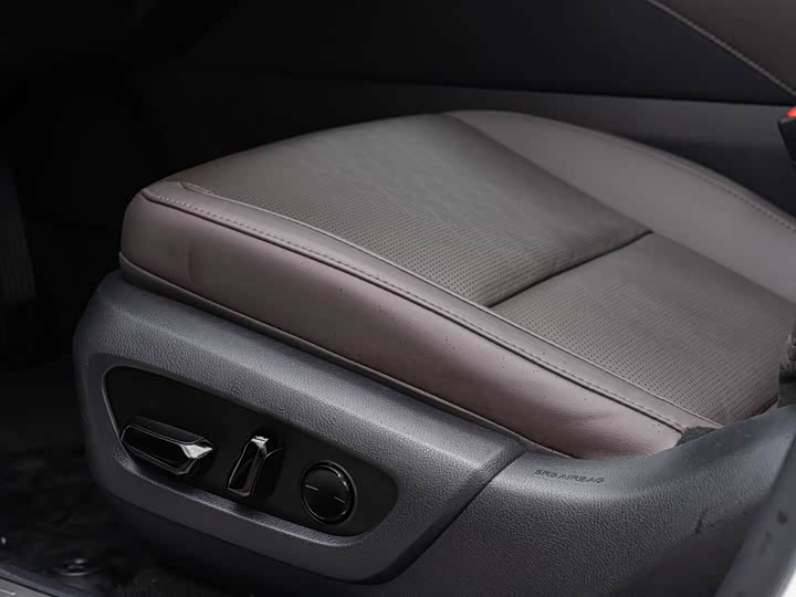 Фото 20 - Lexus RX