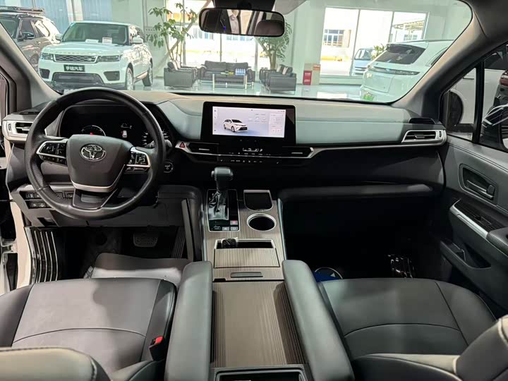 Фото 10 - Toyota Granvia