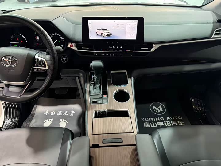 Фото 11 - Toyota Granvia