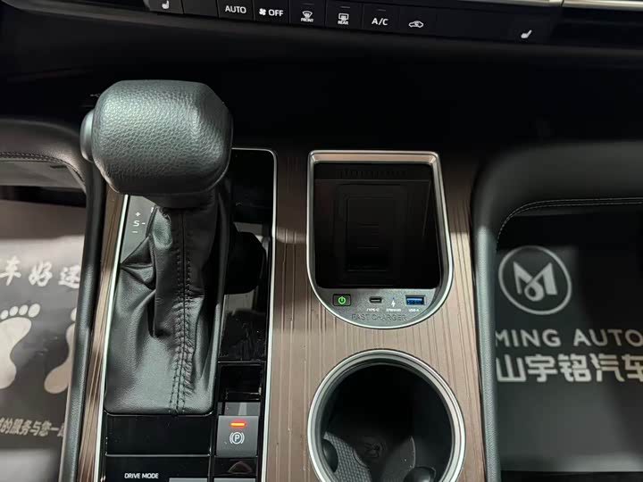 Фото 12 - Toyota Granvia