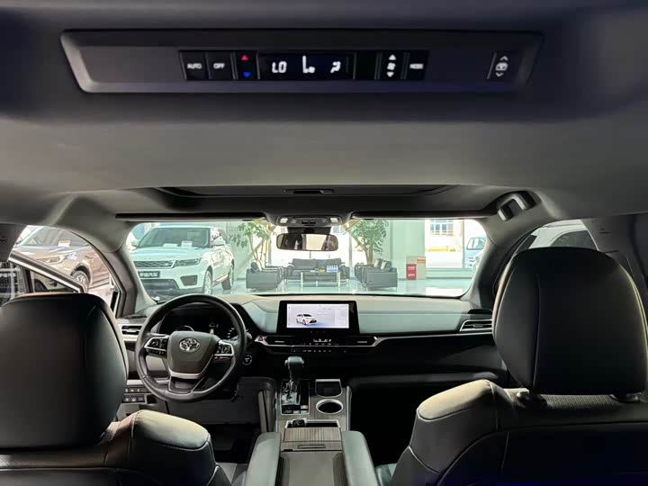 Фото 13 - Toyota Granvia