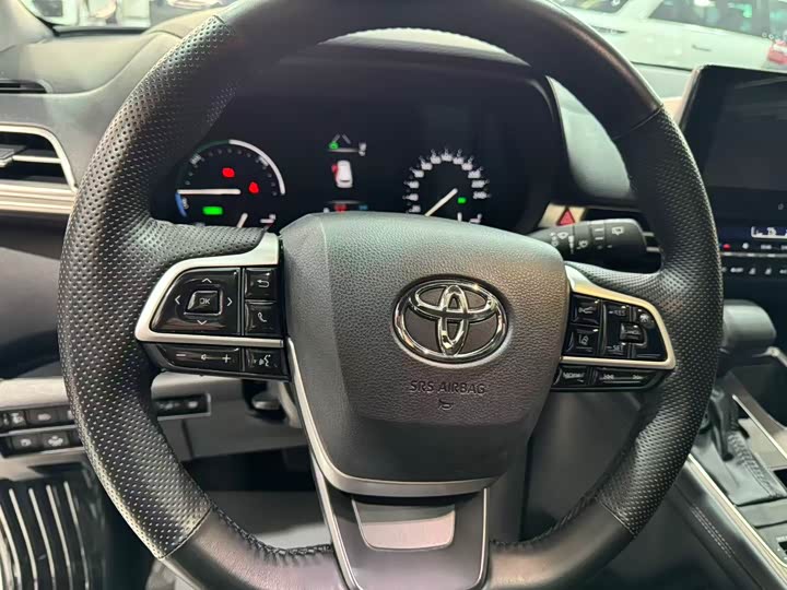 Фото 16 - Toyota Granvia