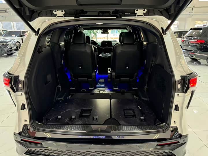 Фото 18 - Toyota Granvia