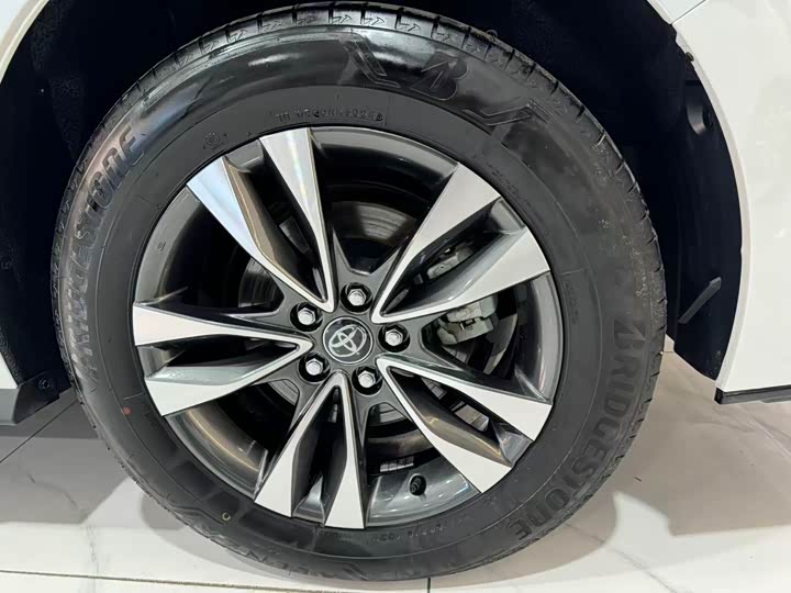 Фото 19 - Toyota Granvia