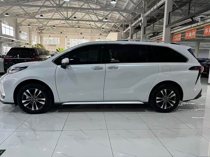 Фото 2 - Toyota Granvia