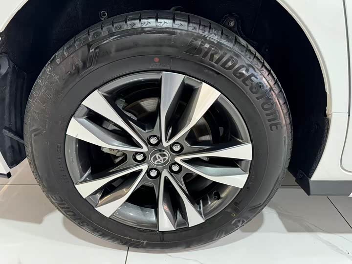 Фото 22 - Toyota Granvia