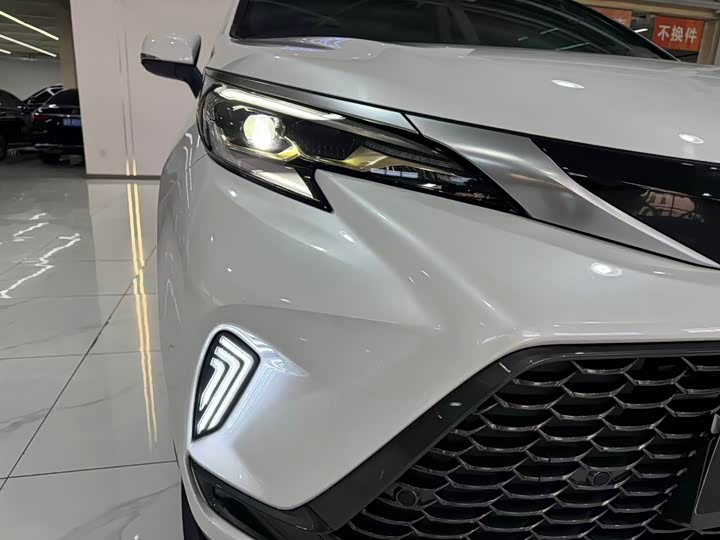 Фото 23 - Toyota Granvia