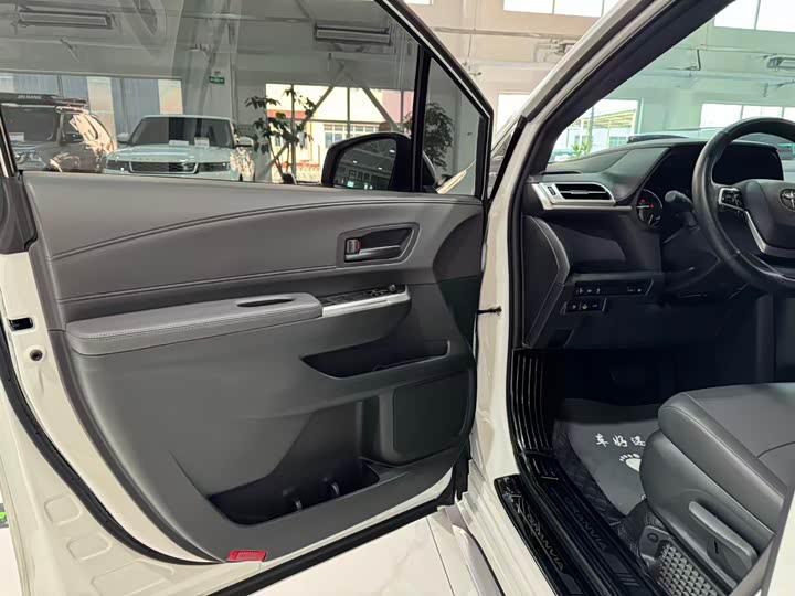 Фото 7 - Toyota Granvia