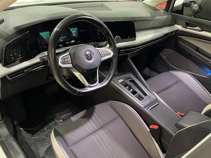 Фото 10 - Volkswagen Golf